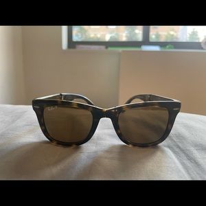 FOLDING WAYFARER RAY BAN SUNGLASSES. great condition!